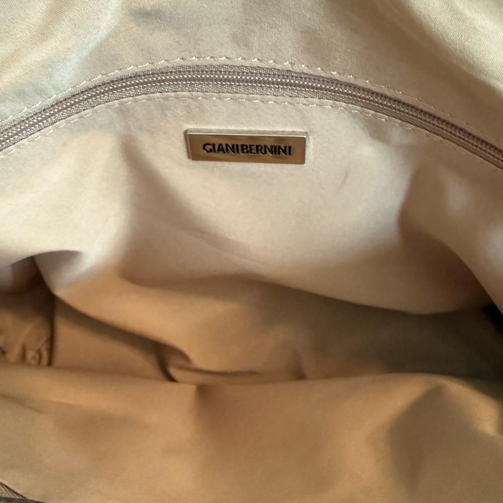 Giani Bernini Stylish Paisley Handbag with Tan Accents - Picture 5 of 7